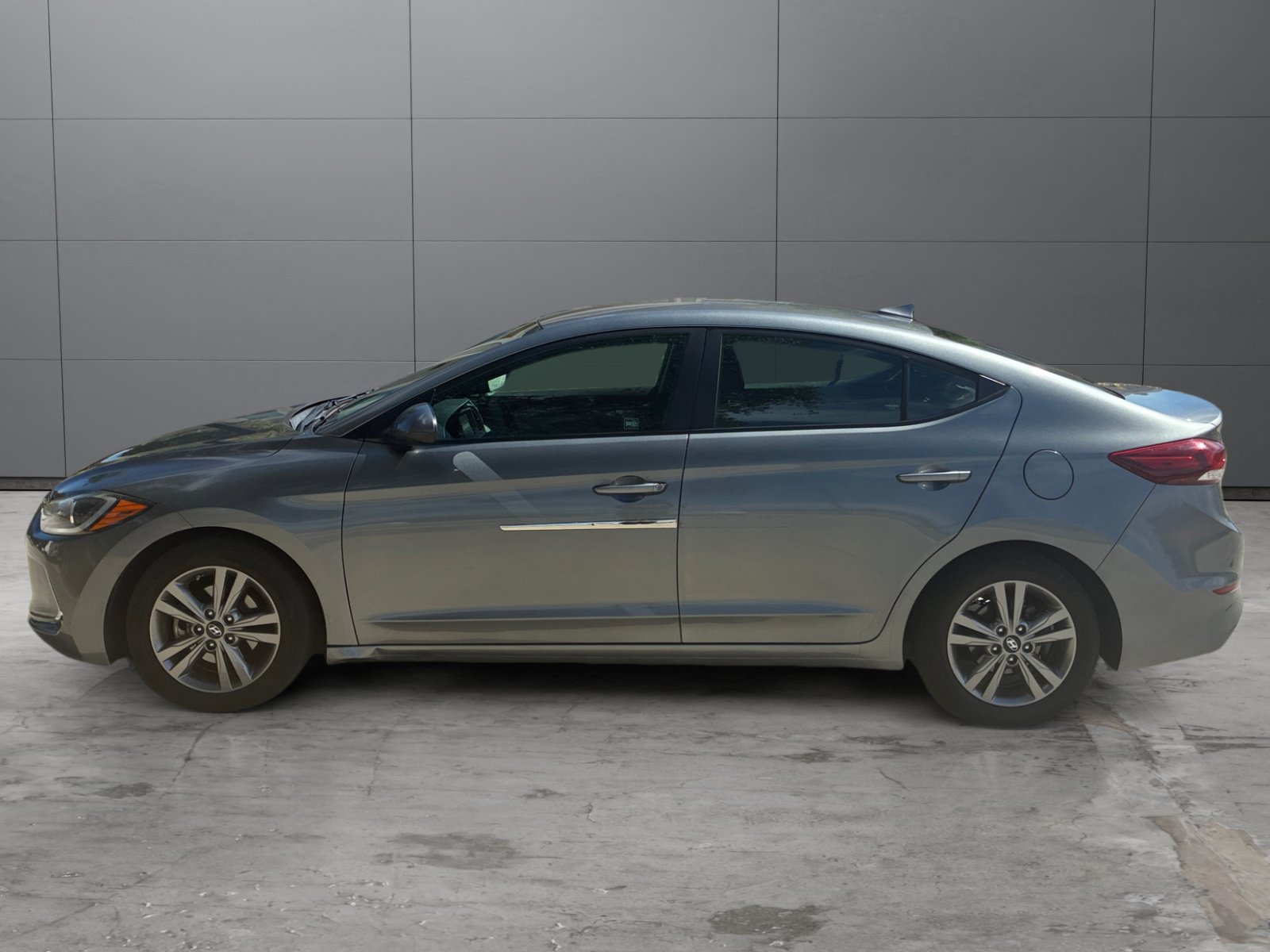 Used 2018 Hyundai Elantra SEL w/ Cargo Package FWD image 2