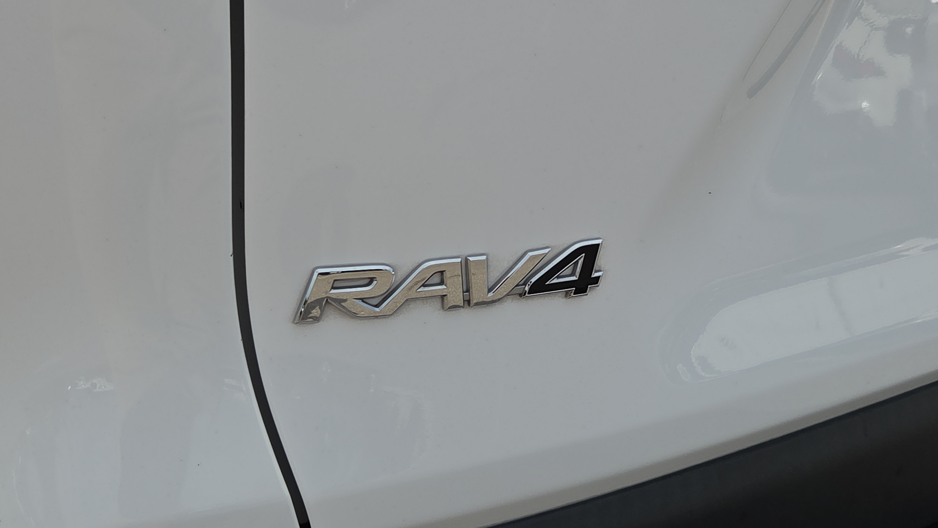 Used 2024 Toyota RAV4 LE AWD/4WD image 30
