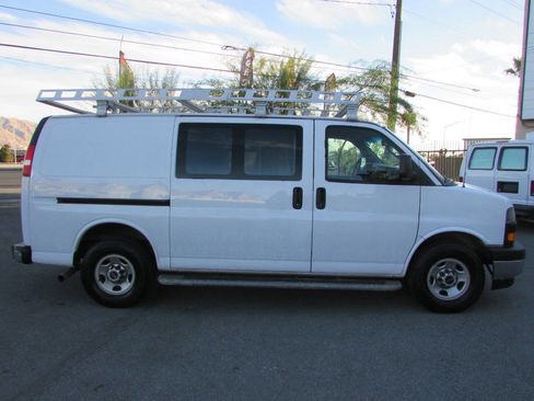 Used 2018 GMC Savana 2500 w/ Driver Convenience Package image 3