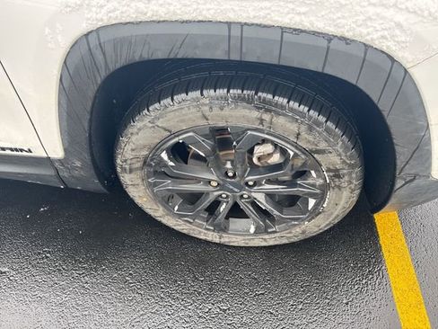 Used 2021 GMC Terrain SLT w/ Infotainment Package II image 13