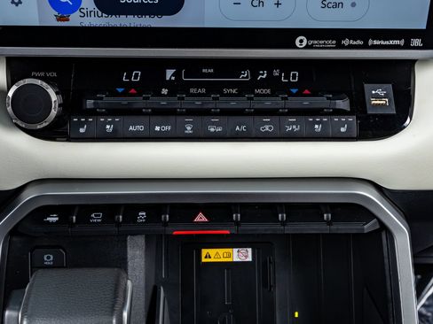 Used 2023 Toyota Sequoia Capstone AWD/4WD image 27