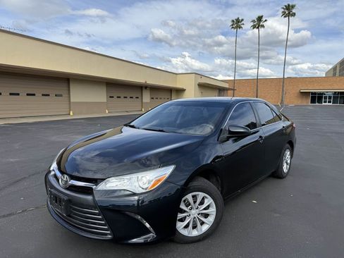 Used 2016 Toyota Camry LE image 3