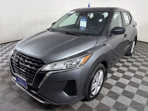 Used 2023 Nissan Kicks S image 3