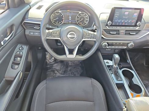 Used 2024 Nissan Altima 2.5 SV image 13