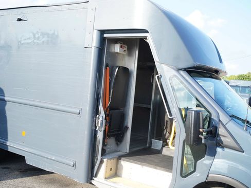 Used 2022 Ford Transit 350 DRW RWD image 18