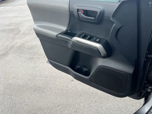 Used 2020 Toyota Tacoma 4x4 Double Cab image 16