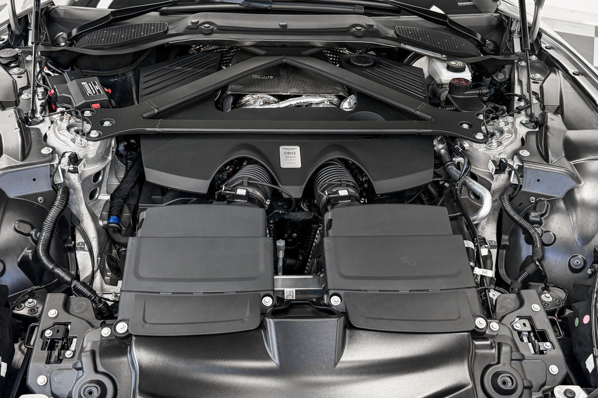 Used 2025 Aston Martin DB12 Convertible RWD image 12