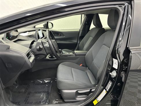 Used 2024 Toyota Prius LE image 9
