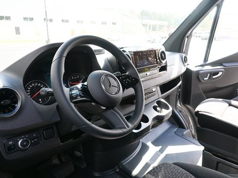 Used 2026 Mercedes-Benz Sprinter 2500 image 6