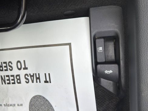 Used 2025 Toyota Corolla LE FWD image 19