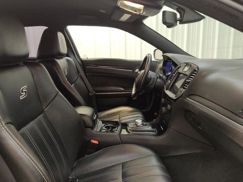 Used 2017 Chrysler 300 S image 21
