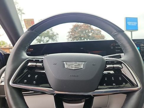 Used 2023 Cadillac Lyriq AWD image 19
