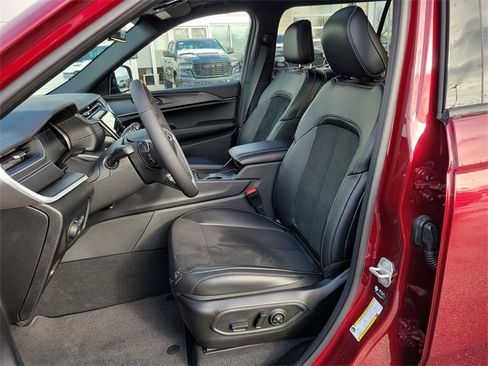 New 2025 Jeep Grand Cherokee L Altitude image 7