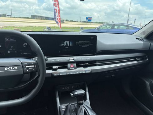 New 2026 Kia K4 FWD image 17