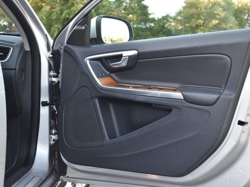 Used 2016 Volvo S60 T5 Inscription Platinum FWD image 10