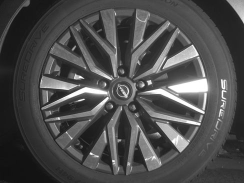 Used 2025 Nissan Altima 2.5 SV FWD image 15