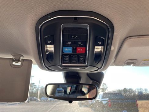 Used 2024 Jeep Grand Cherokee Limited w/ Black Appearance Package image 21