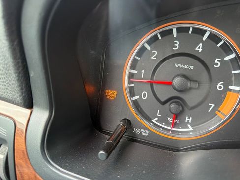 Used 2011 Nissan Armada Platinum w/ 2nd Row Captain Seat Pkg image 30