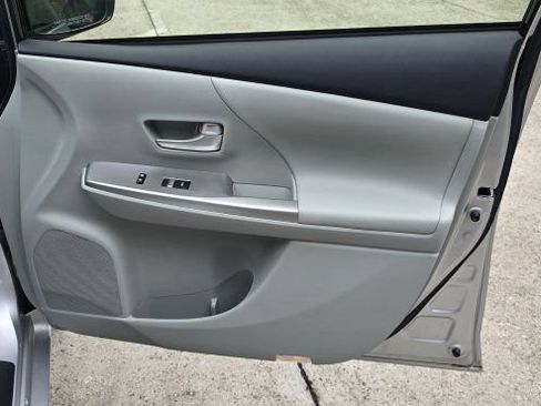Used 2012 Toyota Prius V Five FWD image 17