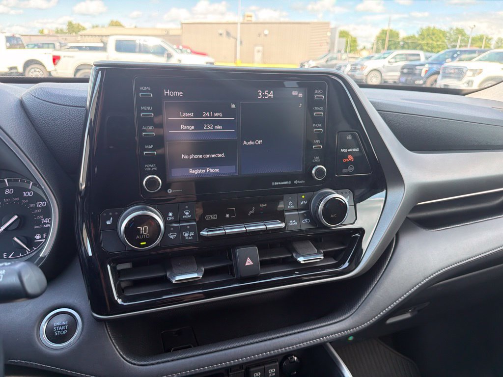 Used 2021 Toyota Highlander XLE AWD/4WD image 20