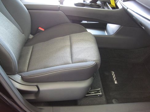 Used 2026 Nissan Rogue SV FWD image 22