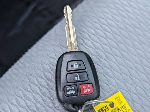 Used 2016 Toyota Corolla LE image 25