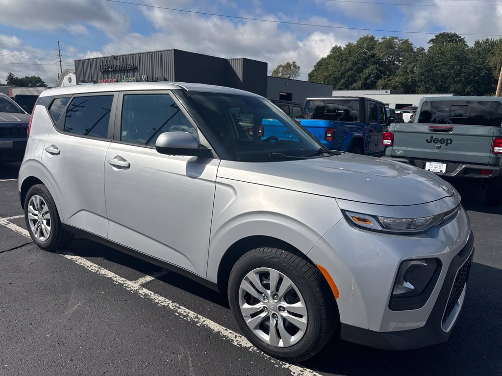 Used 2020 Kia Soul LX FWD image 2