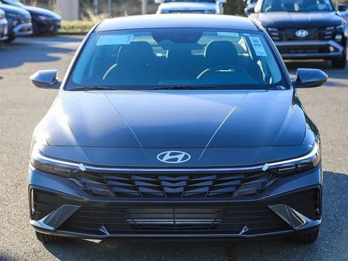 New 2026 Hyundai Elantra SE FWD image 2
