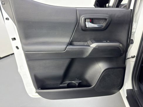 Used 2022 Toyota Tacoma TRD Sport w/ Technology Package image 38