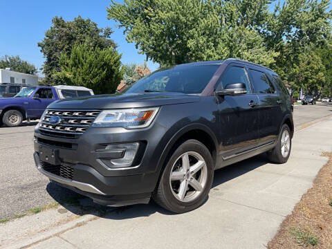 Used 2017 Ford Explorer XLT AWD/4WD image 3