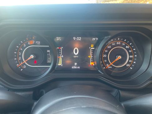 Used 2024 Jeep Wrangler Unlimited Rubicon w/ Technology Group image 14