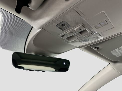 New 2026 Volkswagen Taos SE image 18