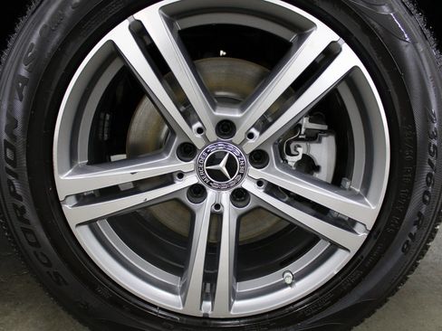 Used 2022 Mercedes-Benz GLC 300 4MATIC w/ Driver Assistance Package image 9