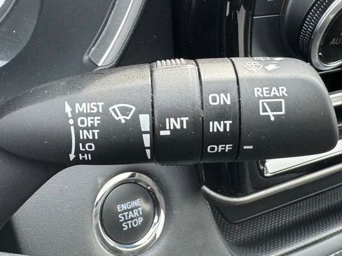 Used 2023 Toyota Highlander XLE image 32