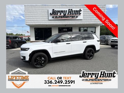 Used 2023 Jeep Grand Cherokee L Laredo RWD image 1