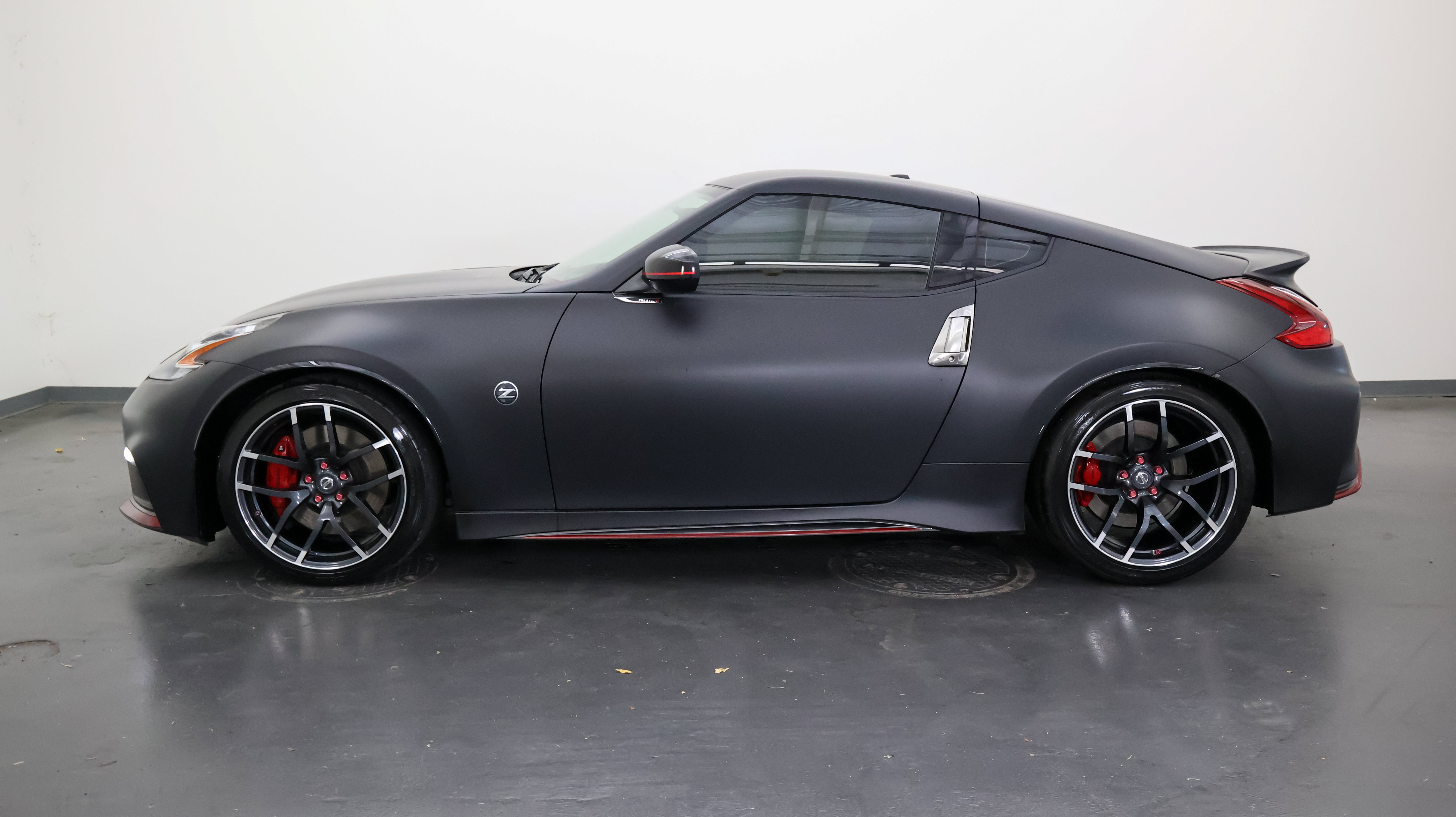 Used 2020 Nissan 370Z NISMO RWD image 6
