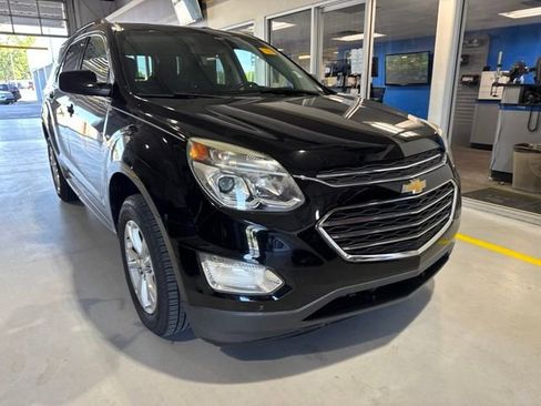Used 2017 Chevrolet Equinox LT w/ Convenience Package FWD image 2