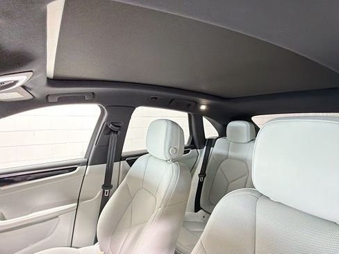 Certified 2026 Porsche Macan AWD/4WD image 26