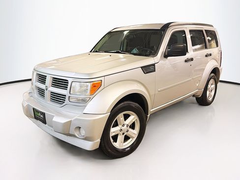 Used 2010 Dodge Nitro SXT image 3