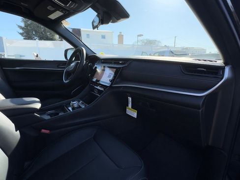 New 2026 Jeep Grand Cherokee Limited w/ Limited Altitude Package image 17