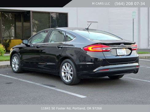 Used 2017 Ford Fusion SE w/ Fusion SE Technology Package FWD image 8