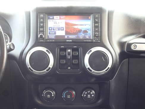 Used 2012 Jeep Wrangler Unlimited Sahara w/ Dual Top Group AWD/4WD image 18