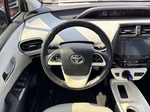 Used 2017 Toyota Prius Three Touring FWD image 15