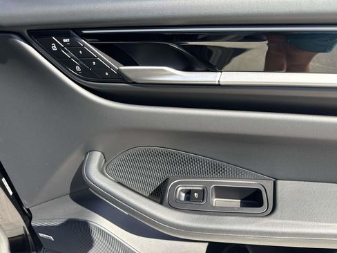 New 2025 Porsche Macan 4S Electric AWD/4WD image 18