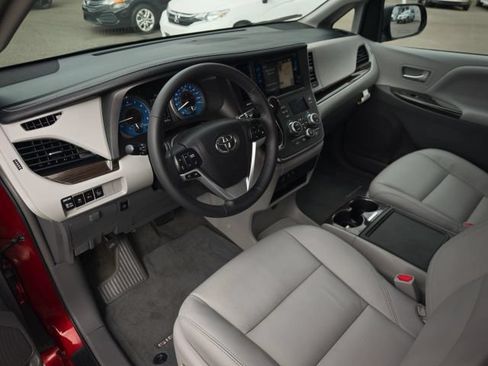 Used 2017 Toyota Sienna XLE w/ XLE Navigation Package FWD image 16