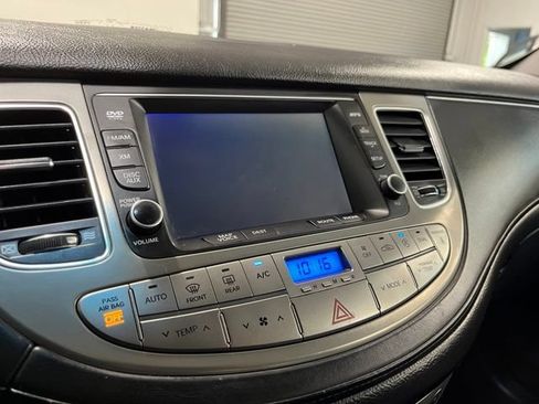 Used 2012 Hyundai Genesis 3.8 w/ Premium Pkg RWD image 26