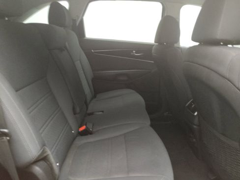 Used 2019 Kia Sorento LX image 19