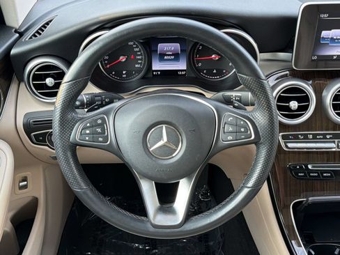 Used 2019 Mercedes-Benz GLC 300 image 11
