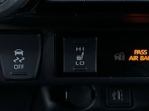 Used 2025 Toyota RAV4 XLE image 28