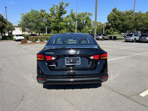 Certified 2025 Nissan Altima 2.5 SV FWD image 6